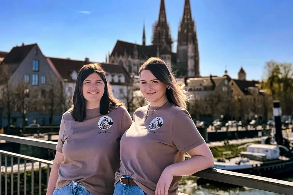 Teresa Schmalzbauer und Theresa Morina, die beiden Erzieherinnen von Ratisbona Familie